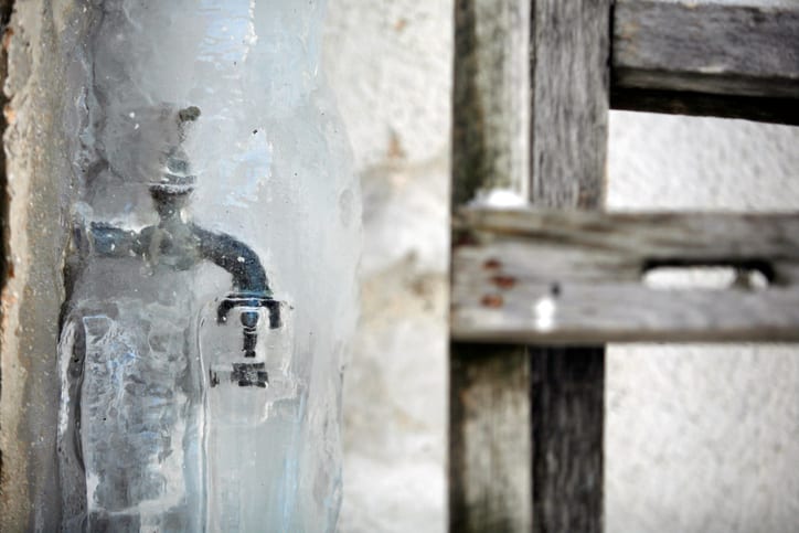 How to Thaw Frozen Pipes